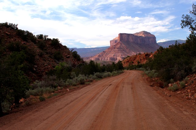 Gateway Canyon Jeeping, backroad with a view, red dirt road